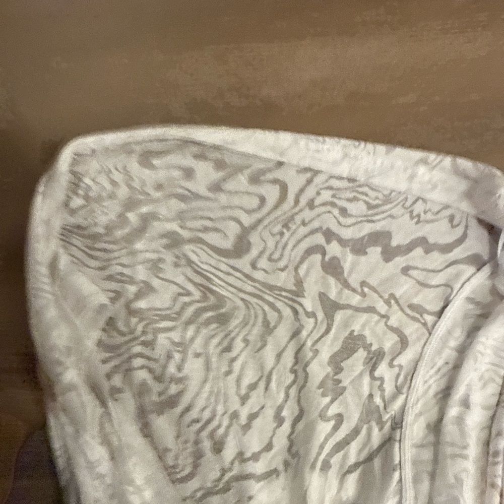 Lululemon Swirl Print muscle Tank / Crop - Picture 4 of 4